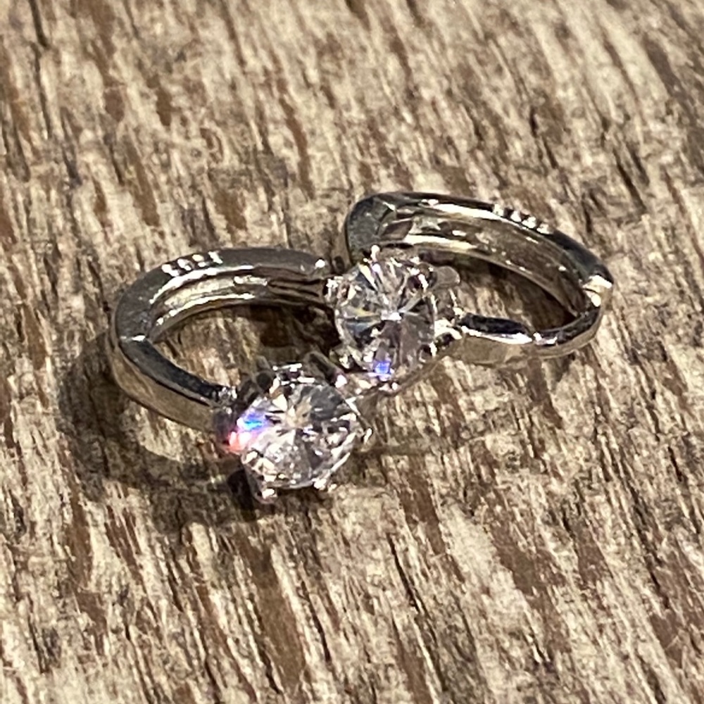 NEW! 925 💎Sterling Silver Huggies💎